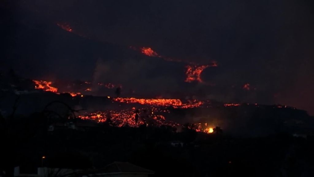 La lava del volcán de La Palma se acerca peligrosamente al mar