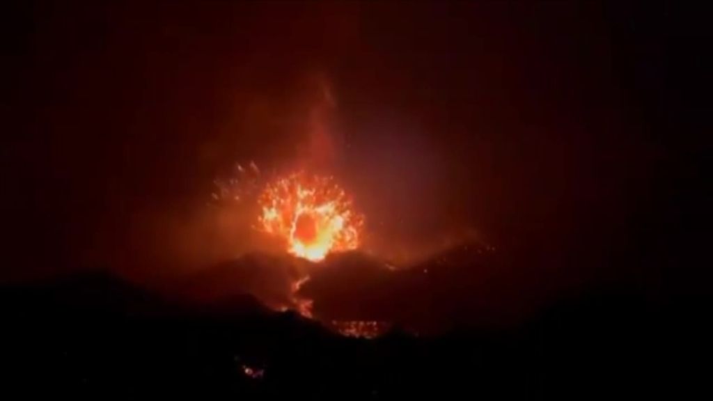 La impactante explosión del volcán de La Palma en Cumbre Vieja