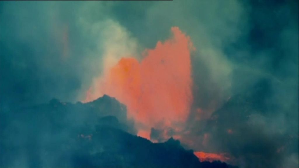 Se derrumba el cono principal del volcán de La Palma