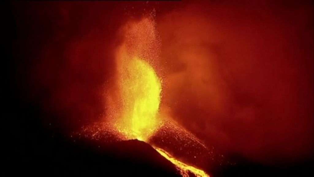 La erupción del volcán de La Palma, en su momento más explosivo