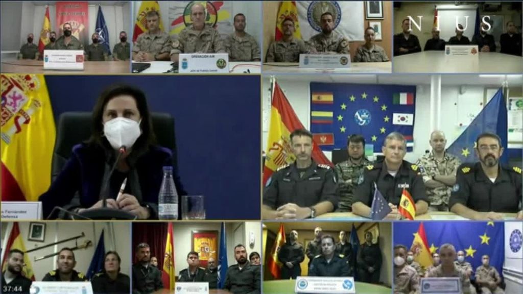 Robles felicita a los militares desplegados en el exterior