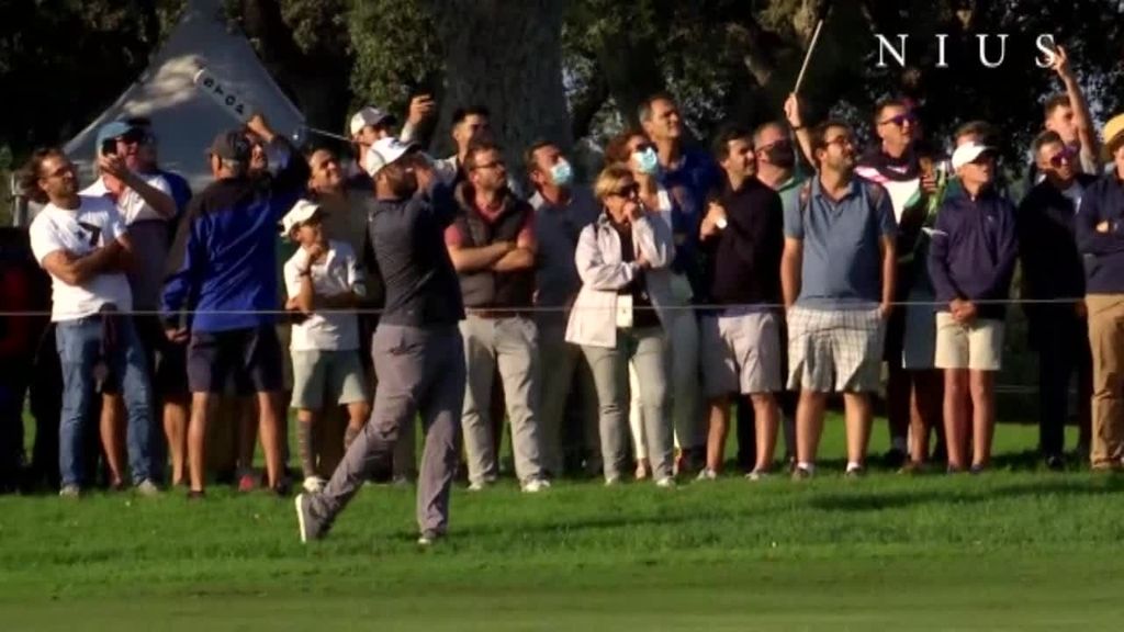 Jon Rahm desata la locura con su presencia en el Andalucía Masters pero "pincha" en la primera jornada