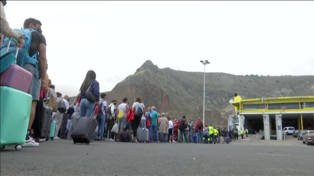 La cancelación de los vuelos de Binter en La Palma deja tirados a muchos turistas