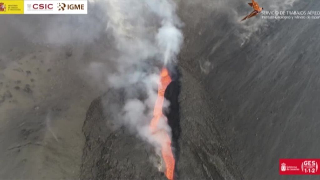 La lava del volcán de La Palma desborda los tubos lávicos afectando a otras zonas habitadas