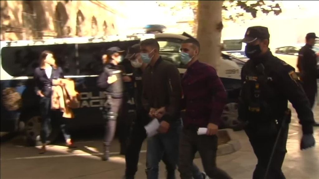 Prisión para los 12 marroquíes detenidos por huir de un avión y paralizar el aeropuerto de Palma