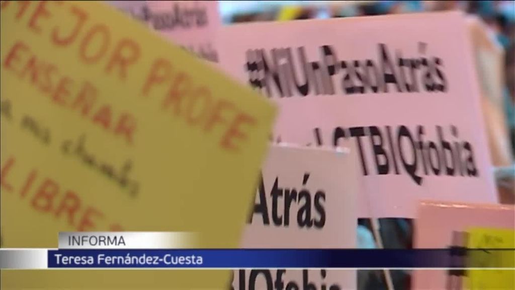 Tensión en la Asamblea de Madrid y en las calles ante el intento de Vox de derogar las leyes LGTBI