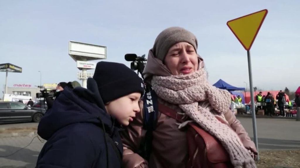 Hasta 100.000 personas huyen de la guerra de Ucrania en un solo día