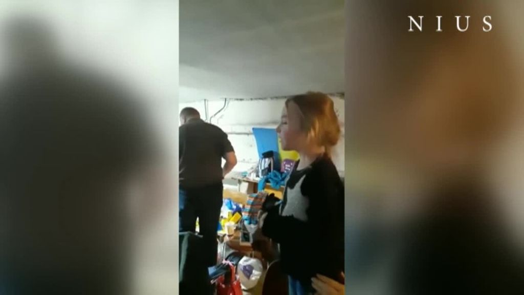 Amelia canta el tema principal de Frozen en un refugio de Kiev