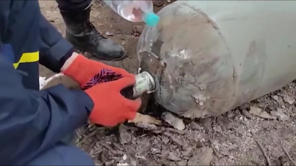Ucrania desactiva las bombas de Rusia con botellas de agua
