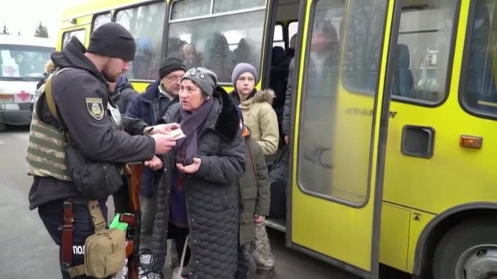 Más de 2,8 millones de ucranianos abandonan el país mientras Rusia intensifica los ataques aéreos contra civiles
