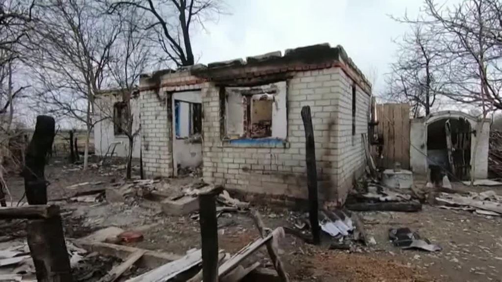 Los vecinos regresan a las ciudades de Ucrania de Chernígov y Bodoryanka, donde la destrucción es total