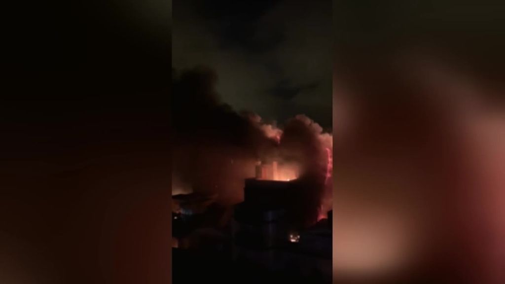 Así fue el incendio en el Eixample de Barcelona a las 4 de la madrugada.