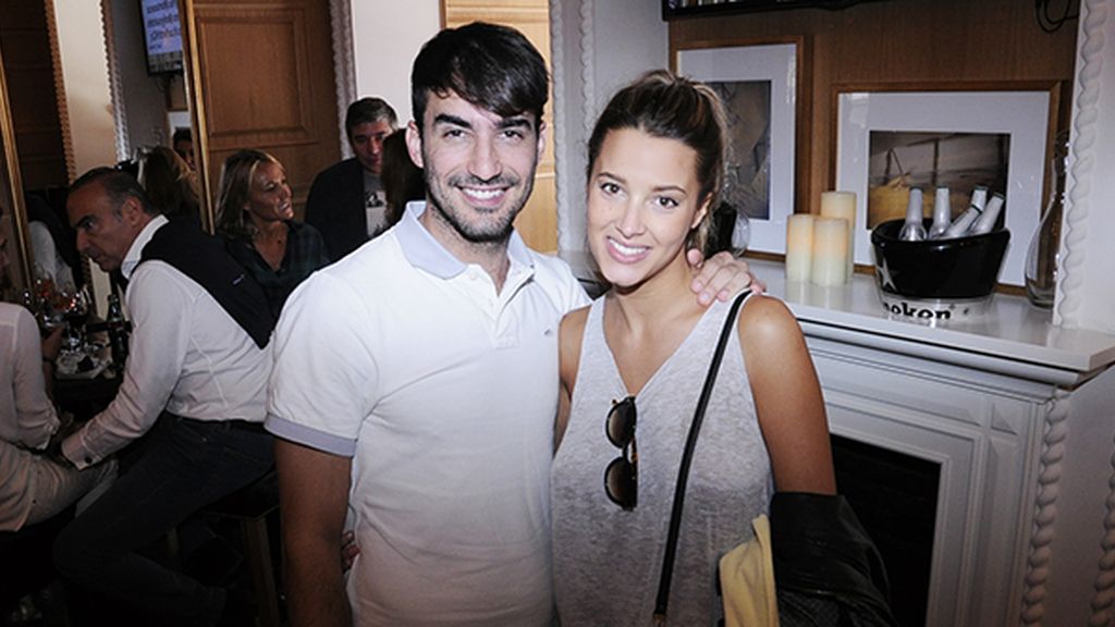 Israel Rodríguez disfrutando del brunch junto a su pareja, la televisiva Corina Randazzo