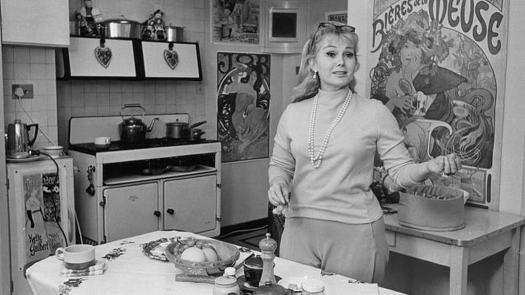 "Soy una maravillosa ama de casa. Cada vez que dejo a un hombre, me quedo la suya"