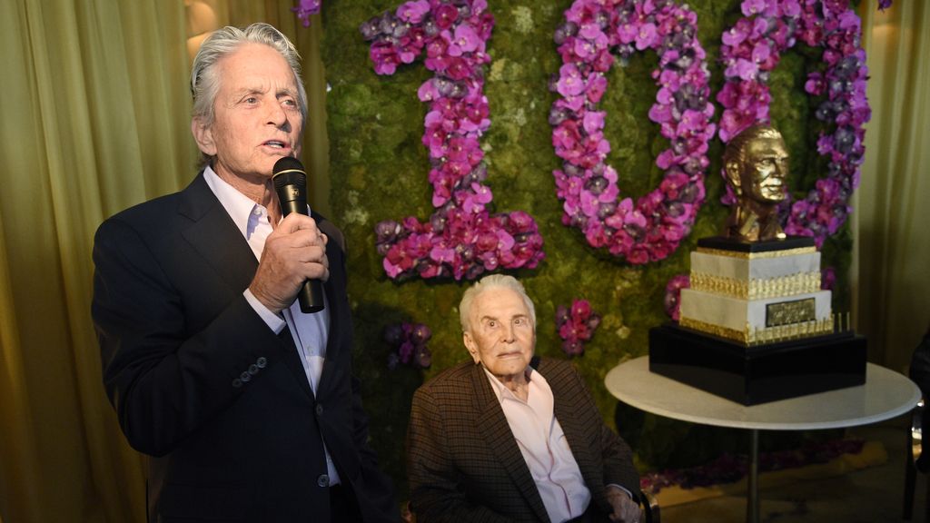 Padre e hijo durante la celebración