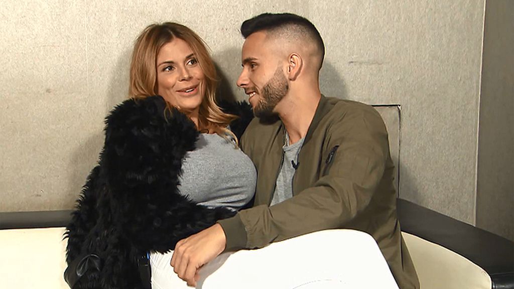 Baile, acercamiento y beso incluído