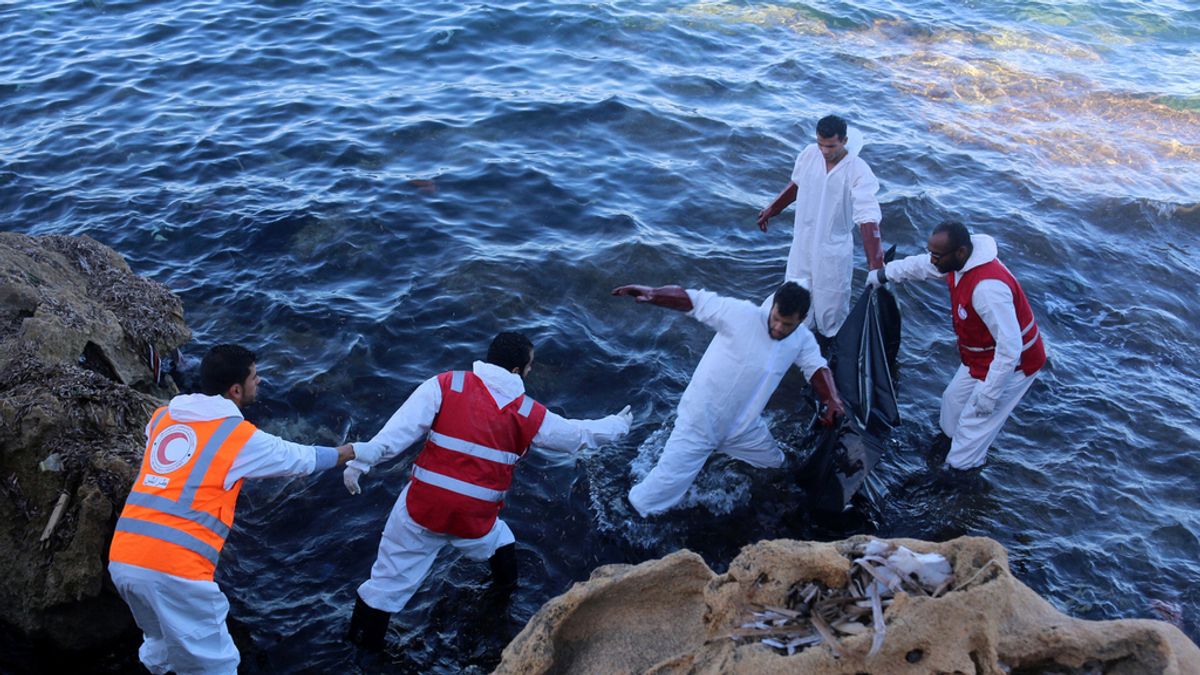 Rescatan a varios refugiados ahogados en Libia