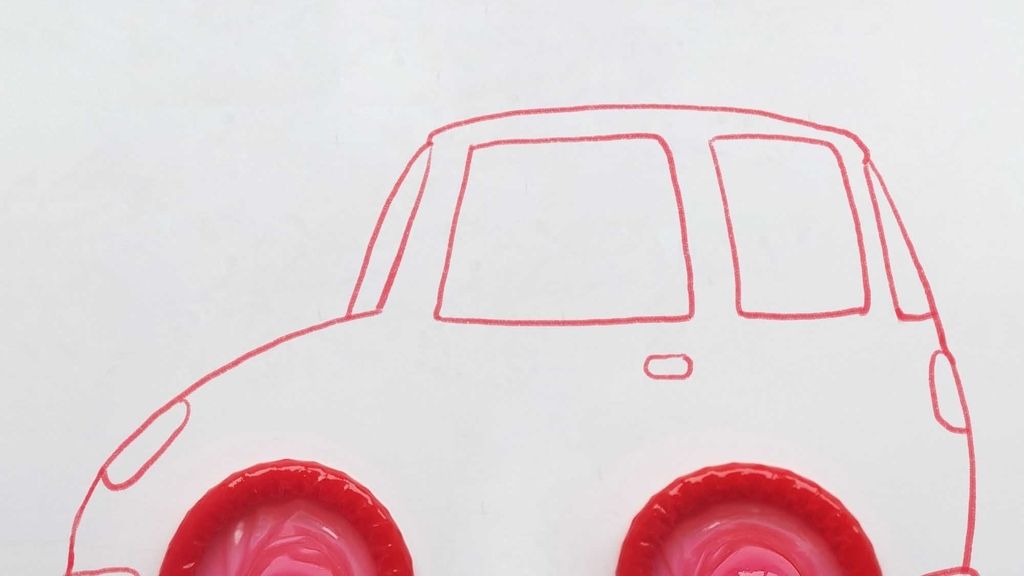 Un artista utiliza condones creando divertidas ilustraciones para concienciar sobre la prevención del SIDA