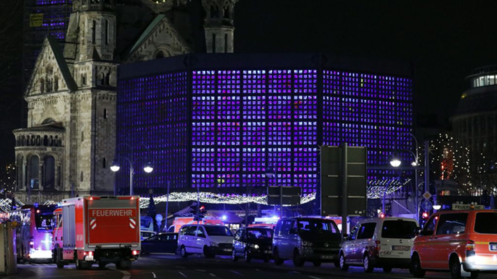 Un camión arrolla a varias personas en un mercado navideño de Berlín