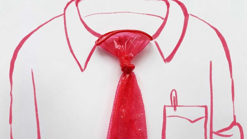 Un artista utiliza condones creando divertidas ilustraciones para concienciar sobre la prevención del SIDA
