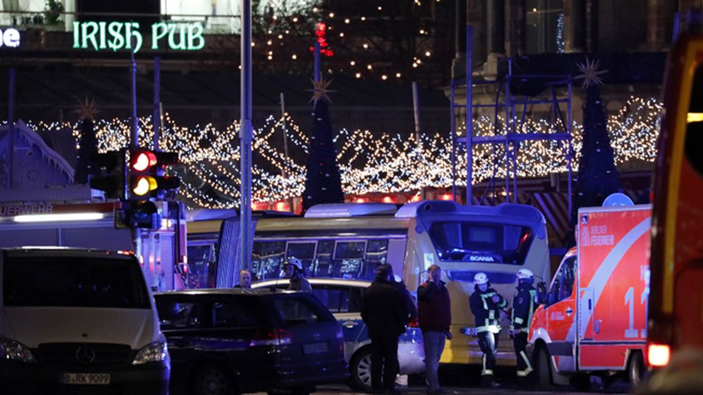 Un camión arrolla a varias personas en un mercado navideño de Berlín