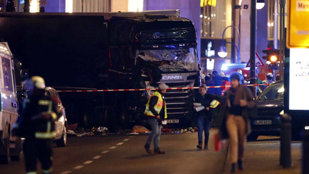 Un camión arrolla a varias personas en un mercado navideño de Berlín