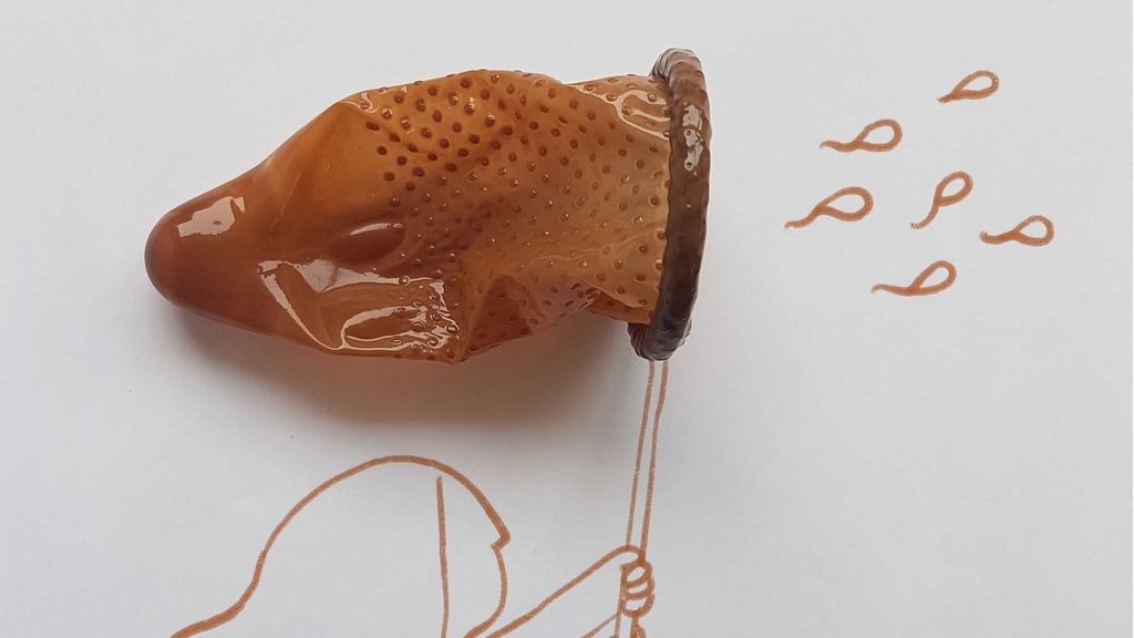 Un artista utiliza condones creando divertidas ilustraciones para concienciar sobre la prevención del SIDA