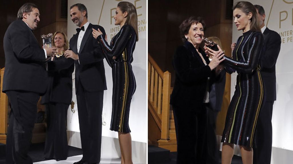 Apostó por un vestido brillante en tonos azules y morados de Nina Ricci