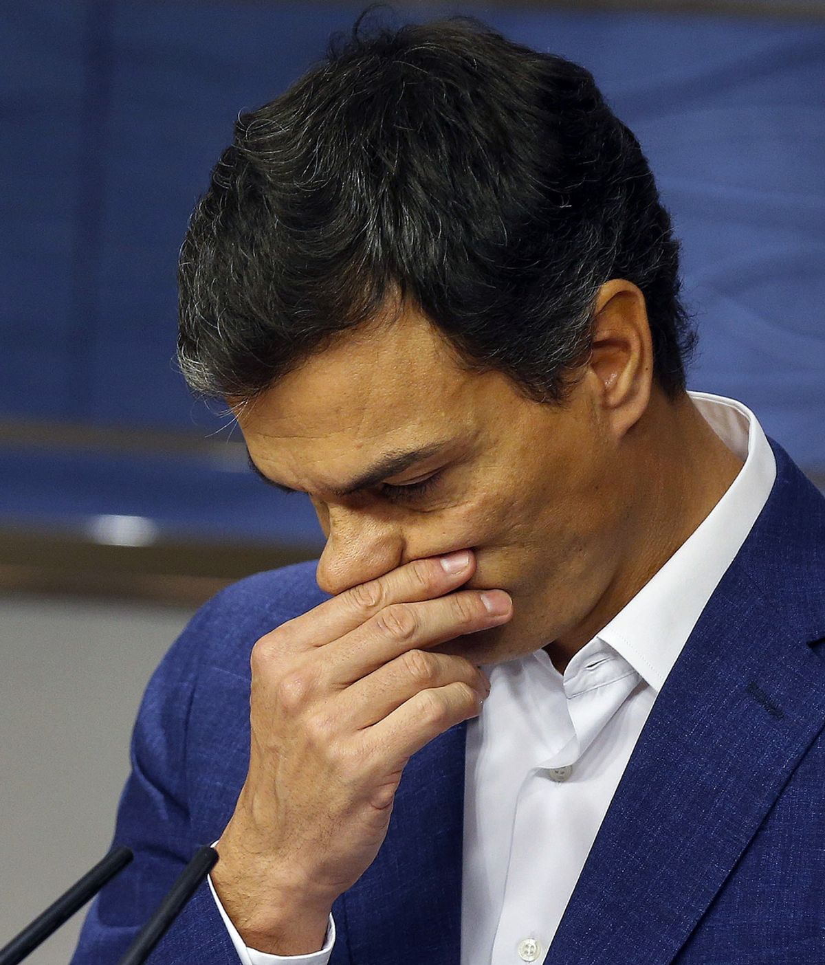 Pedro Sánchez llora al renunciar a su escaño de diputado
