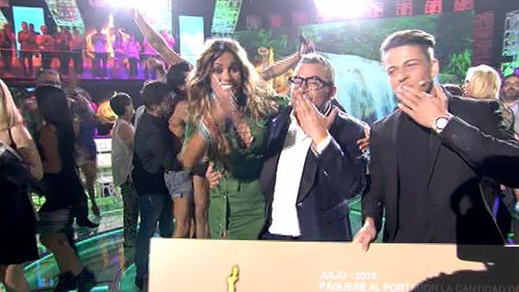 Jorge celebra su triunfo por todo lo alto