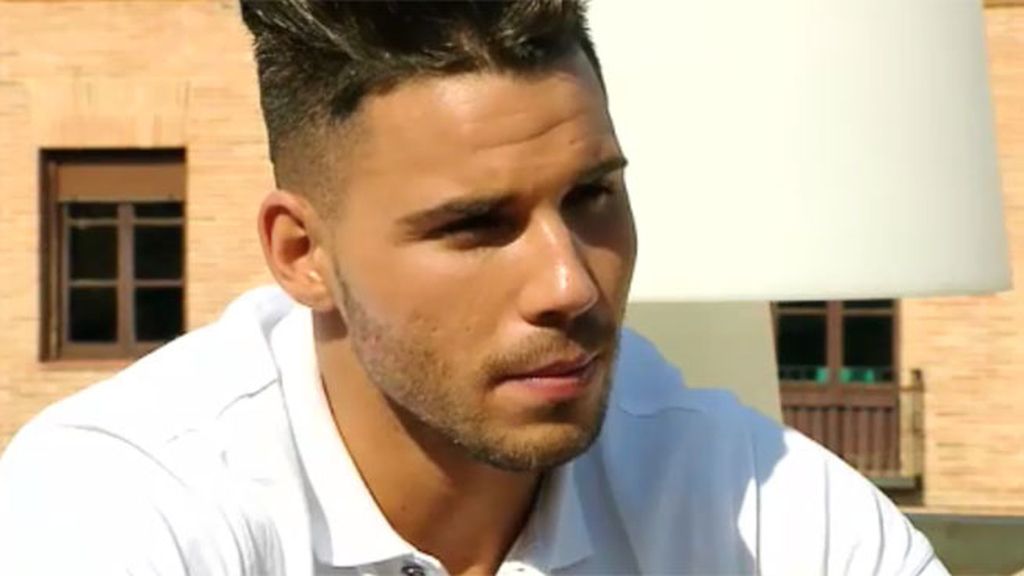 Alejandro:“No me vuelve loco, pero hay algo en ella que me atrae”