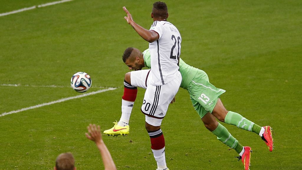 Slimani anotó en la primera mitad pero el gol fue anulado por fuera de juego