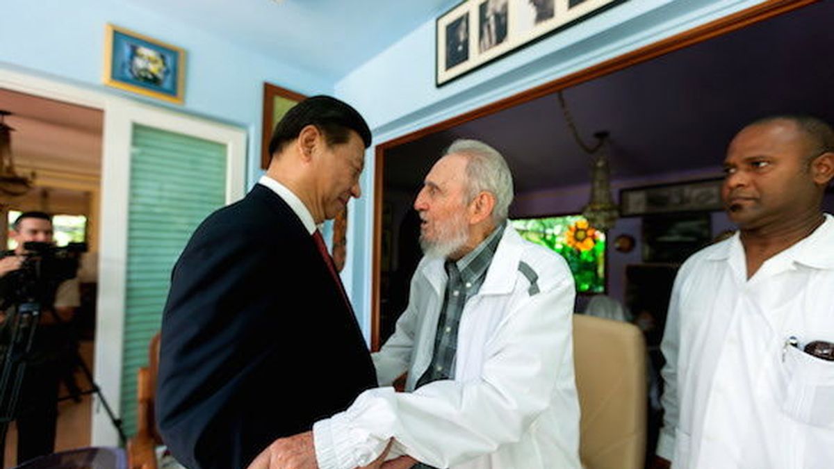 Xi Jimping se reúne con Fidel Castro, le muestra el "respeto" del pueblo chino y celebra su "buen estado de salud"