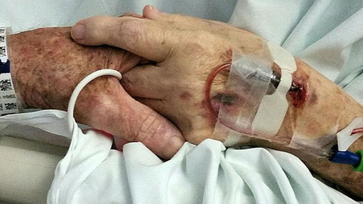 Dos ancianos mueren de la mano el mismo día tras 59 años de matrimonio