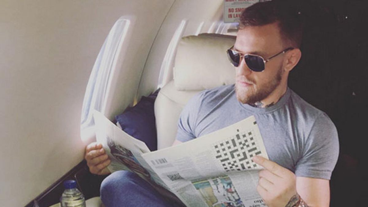 Conor McGregor presume de jet privado, pero comete un error y la red se ríe de él