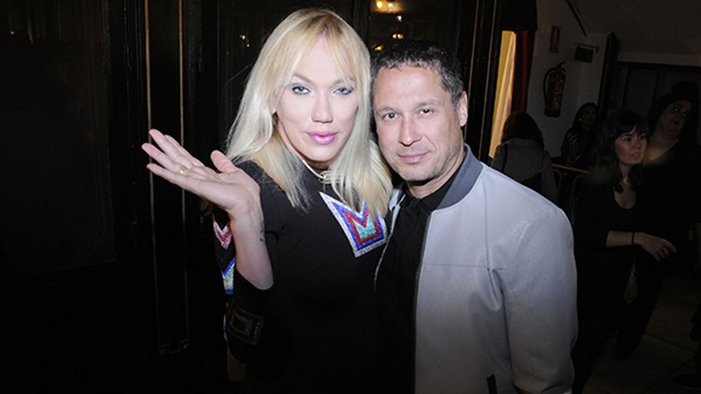 Topacio Fresh e Israel Cotes, que inauguran el día 30 en su galería la expo "Benito Laren nos visita"