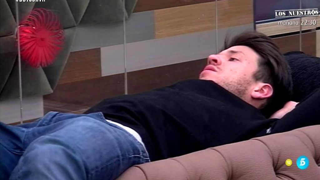 Solo y sin ganas de levantarse de la cama