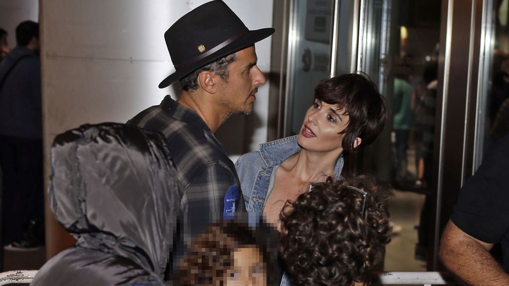 Rollazo familiar: Paz Vega y su 'troupe' rockera se van al concierto de 'Red Hot'