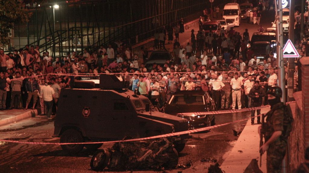 Tres muertos en una explosión en una comisaría de Policía en Estambul Tres muertos en una explosión en una comisaría de Policía en Estambul