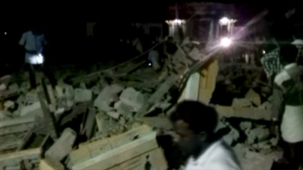 Aumenta a 102 la cifra de muertos en el incendio en el templo de Puttingal, en la India