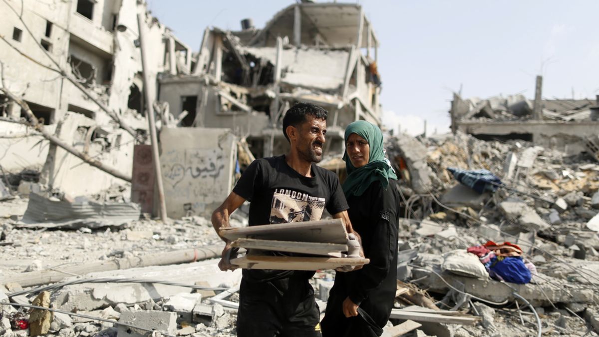 Palestinos regresan a lo que queda de sus casas