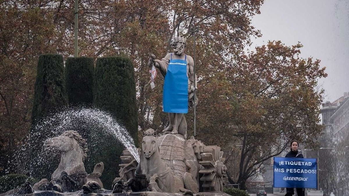 'Neptuno', vestido de pescadero en Madrid para exigir un correcto etiquetado y lucha contra la sobrepesca