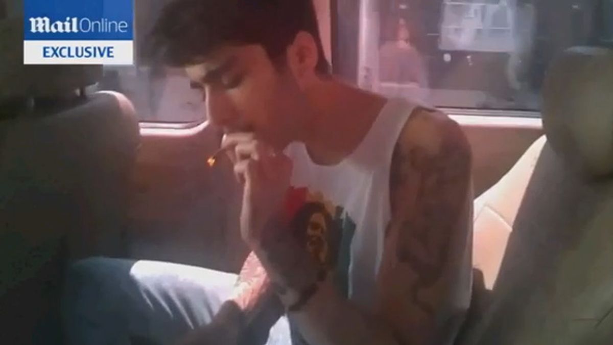 Dos miembros de One Direction se graban fumando un porro