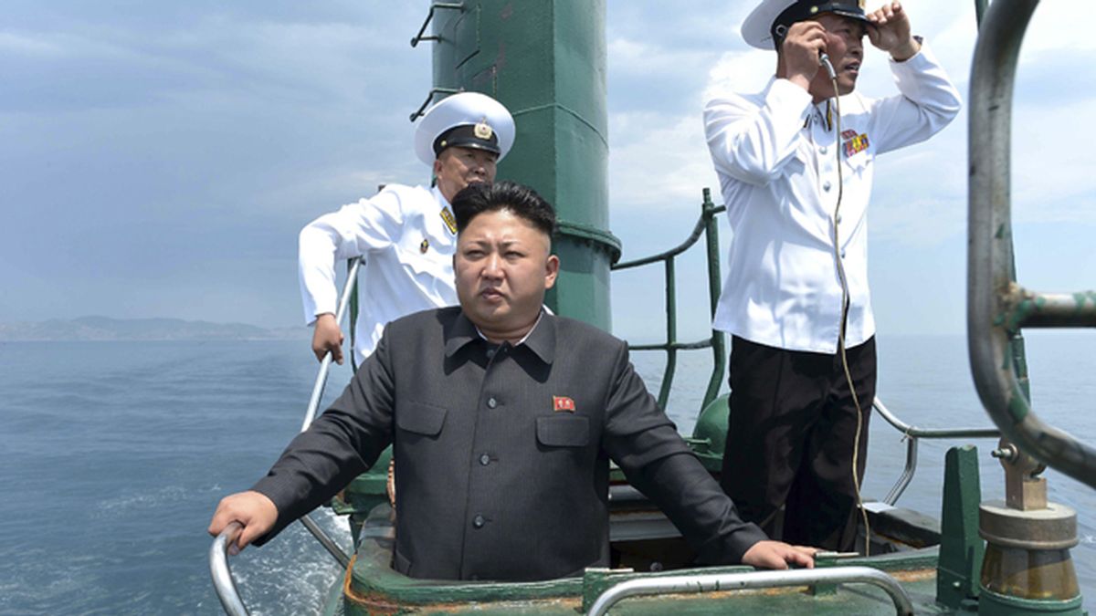 Kim Jong Un en uno de los submarinos de la flota de Corea del Norte