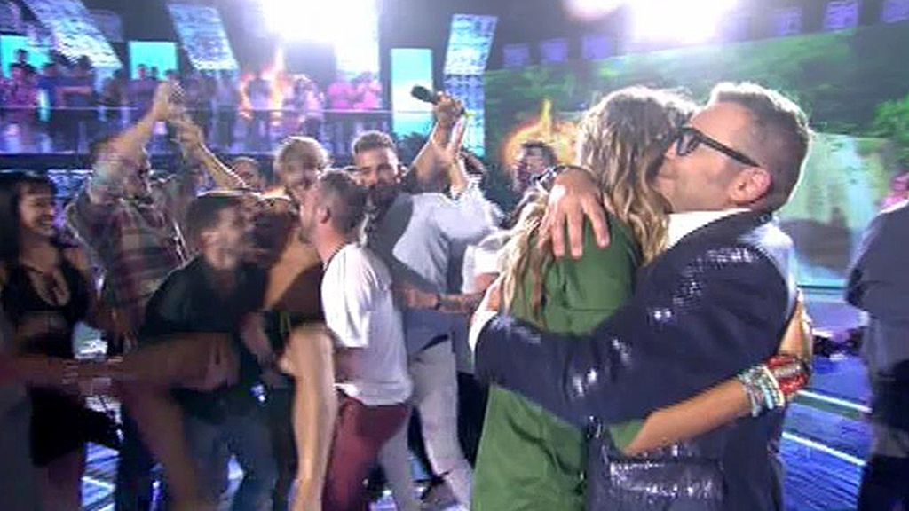 Jorge celebra su triunfo por todo lo alto