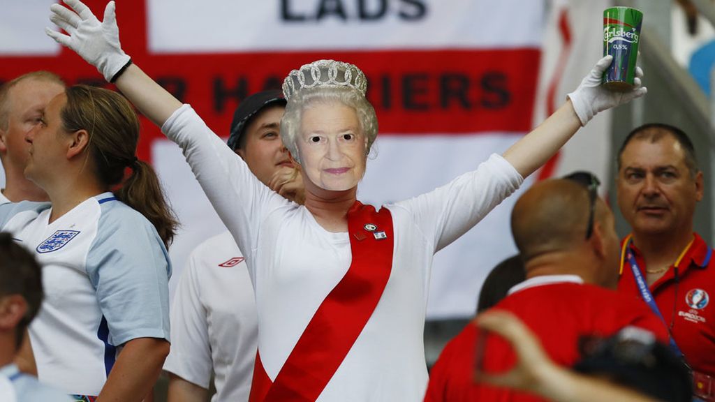 La 'Reina de Inglaterra' también ha estado presente en la Eurocopa (11/06/2016)