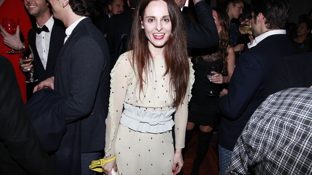 La diseñadora Ana Locking luciendo una de sus creaciones