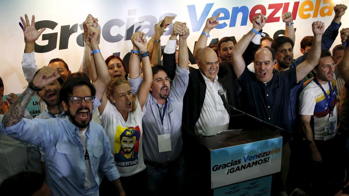 La oposición celebra la victoria en las elecciones en Venezuela