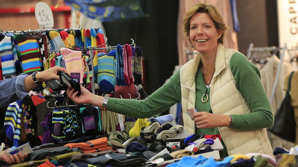 Simoneta Gómez-Acebo despachó entre los compradores