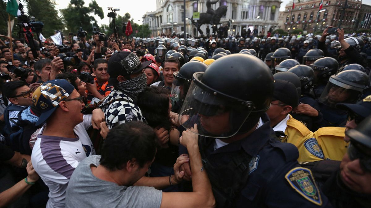 Miles de personas protestan en México contra Peña Nieto